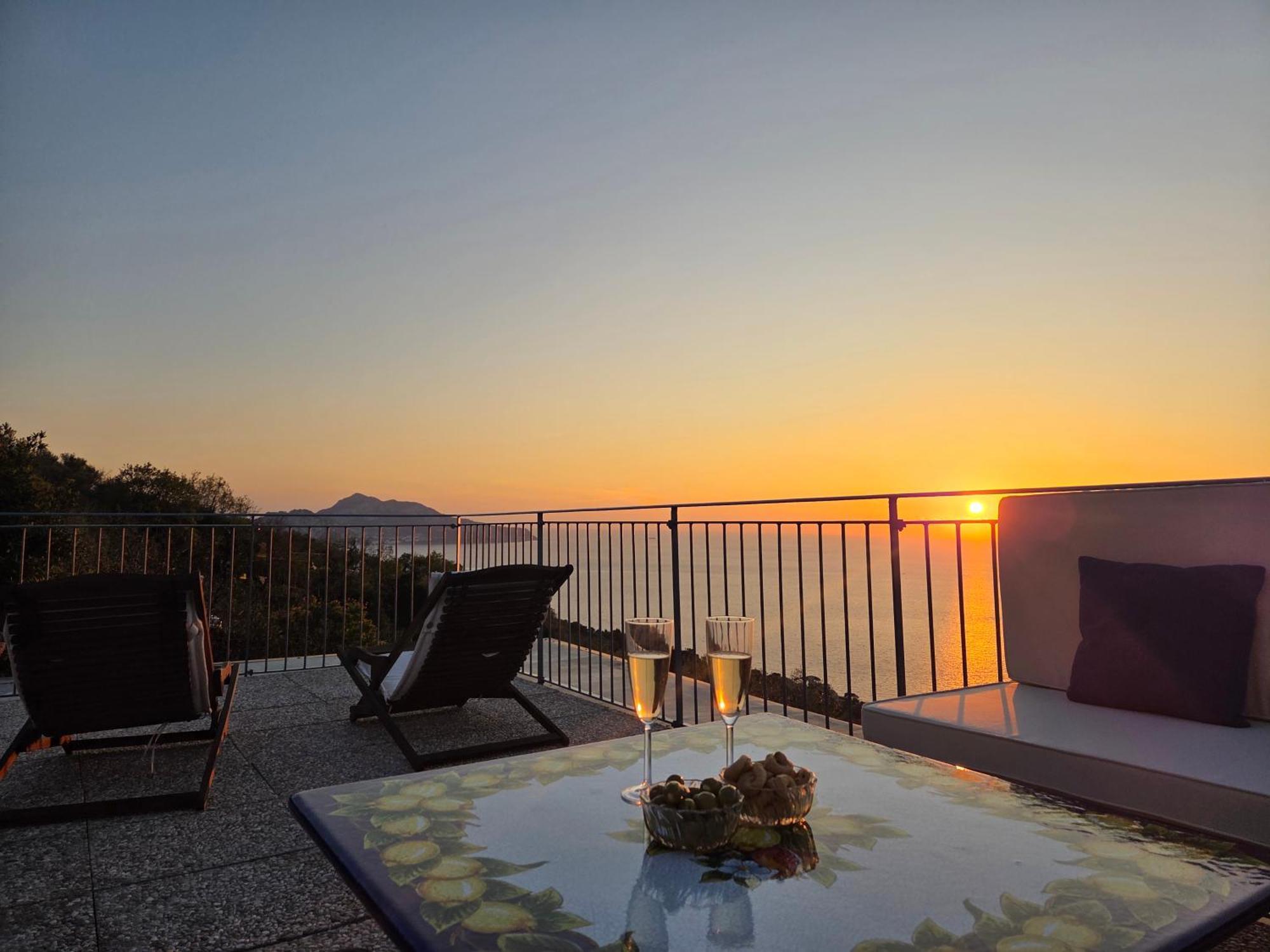Villa Sun & Relax, Relaxing Location With Seaview Massa Lubrense Exterior foto